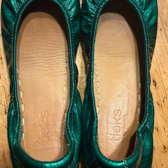 Tieks Metallic Green Ballet Flats - Women size 8 - Picture 2 of 4